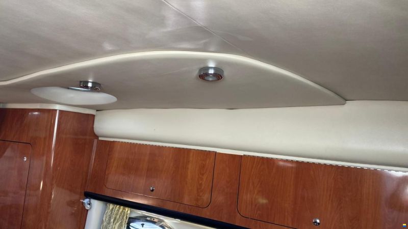 Crownline 330