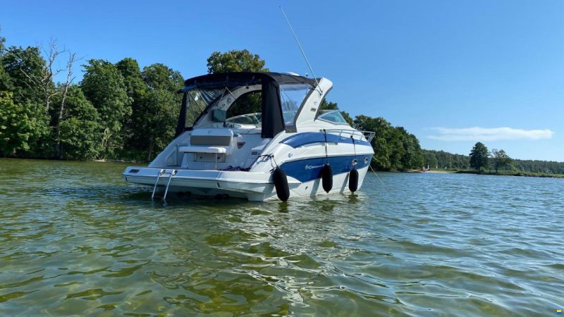 Crownline 330