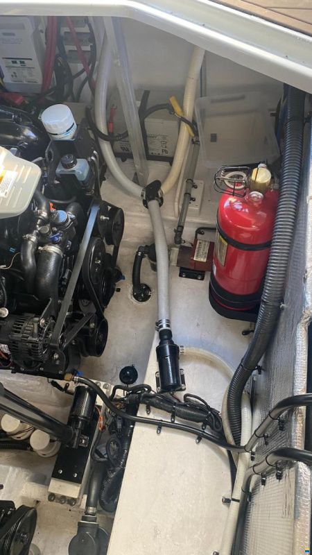 Crownline 330