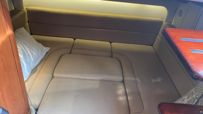 Crownline 330