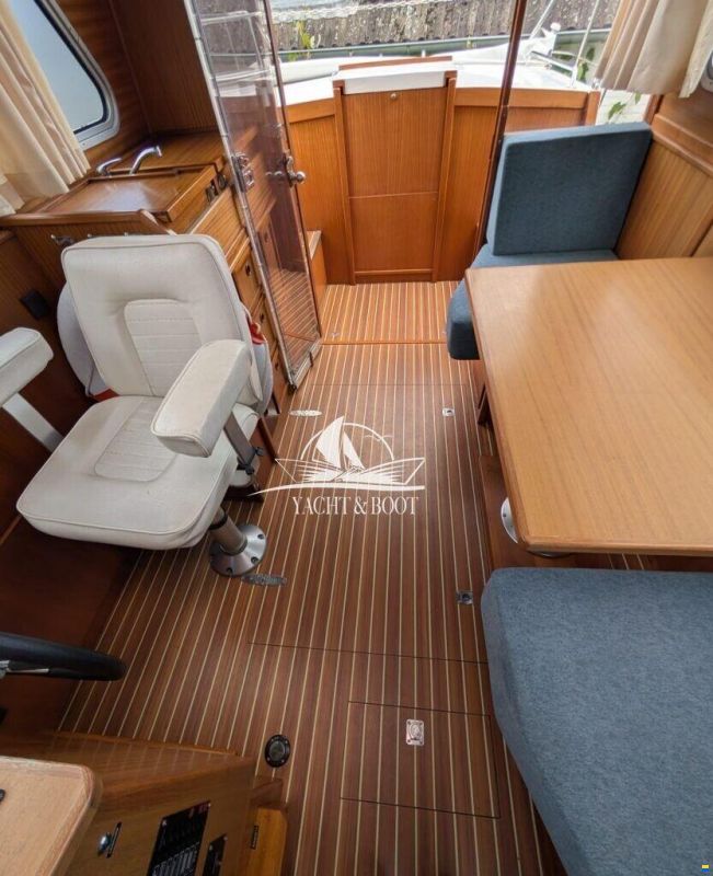 Aquilla 900 Traveller