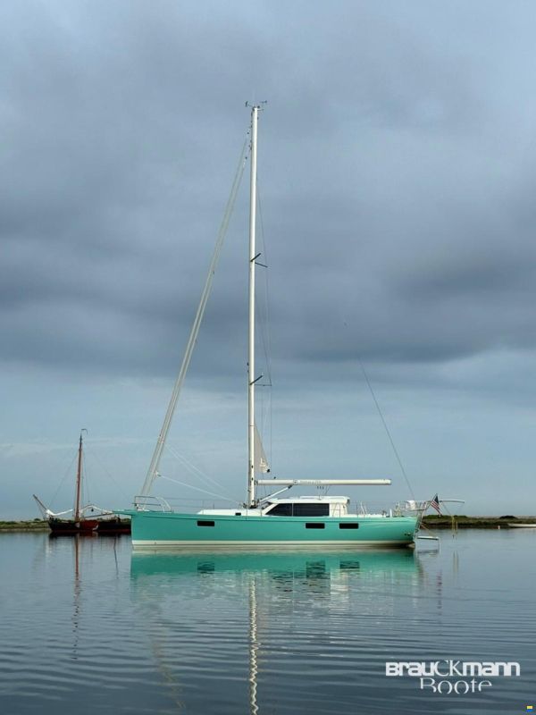 Ridas Yacht/Estland Heyman 42 Decksalon