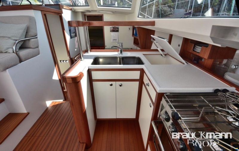 Ridas Yacht/Estland Heyman 42 Decksalon