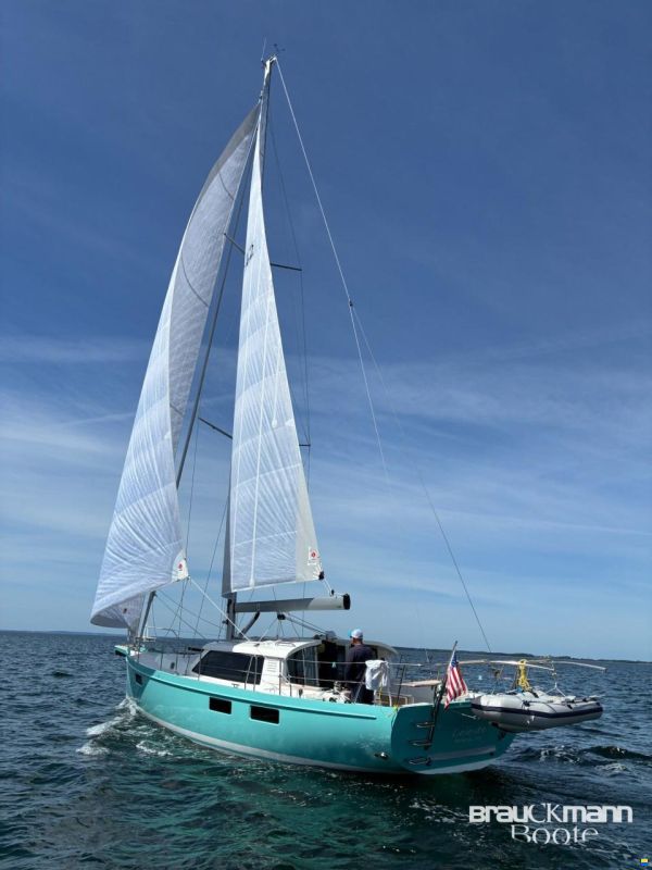 Ridas Yacht/Estland Heyman 42 Decksalon