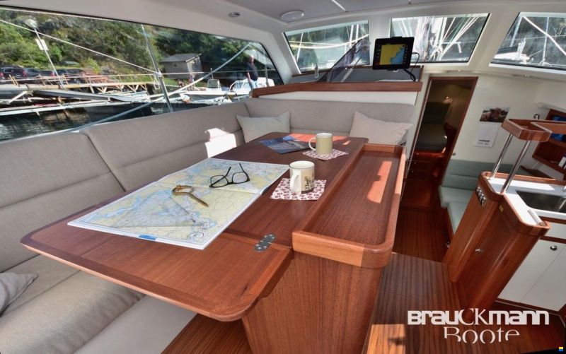 Ridas Yacht/Estland Heyman 42 Decksalon