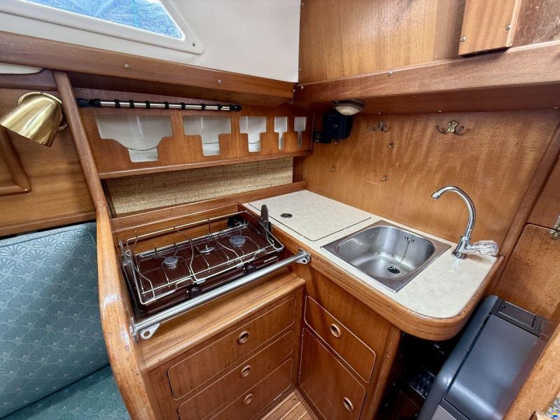 Bavaria 890