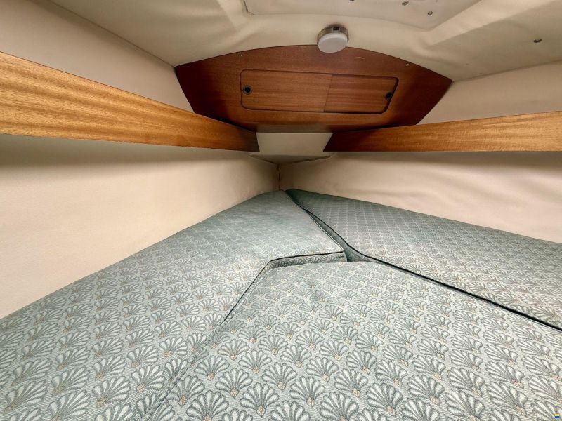 Bavaria 890
