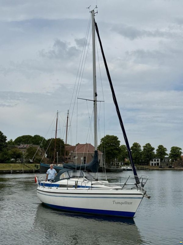 Bavaria 890