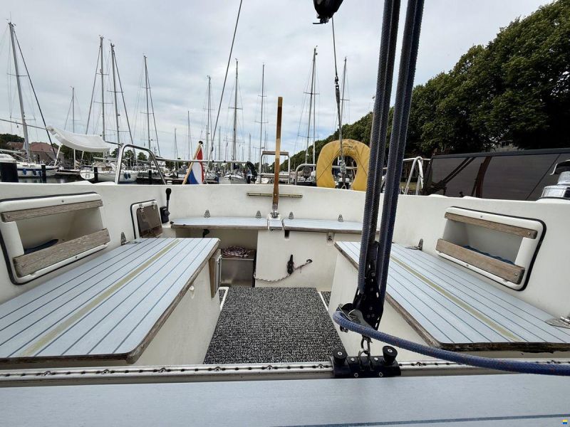 Bavaria 890