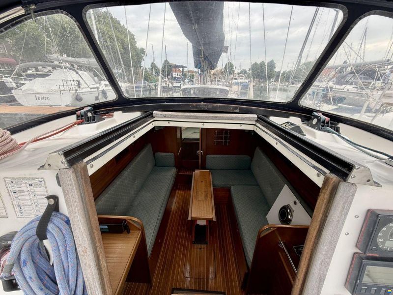 Bavaria 890
