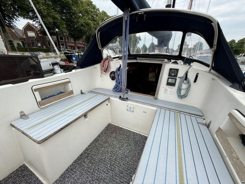 Bavaria 890