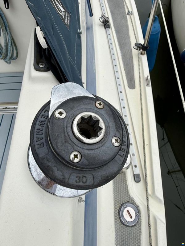 Bavaria 890