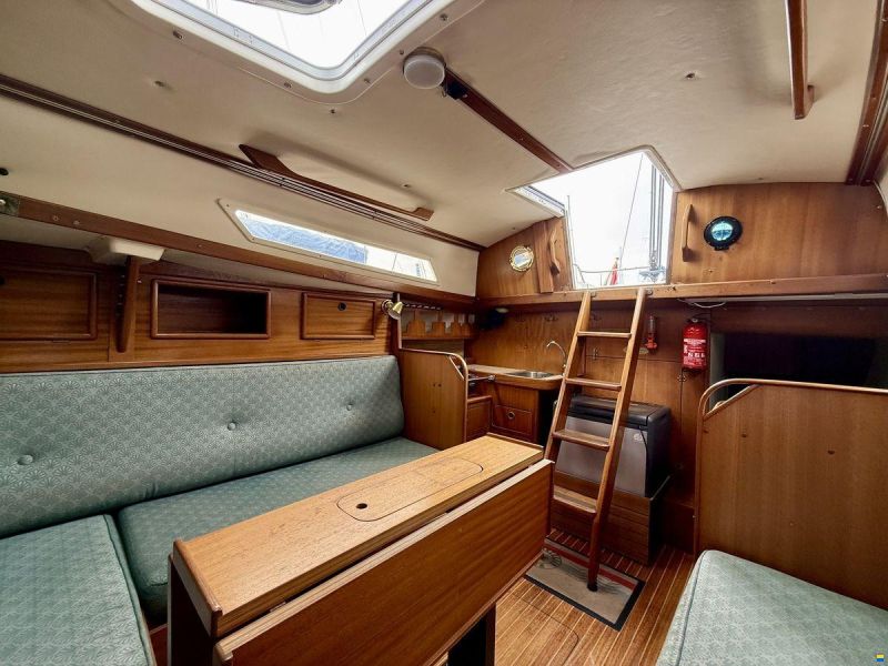 Bavaria 890