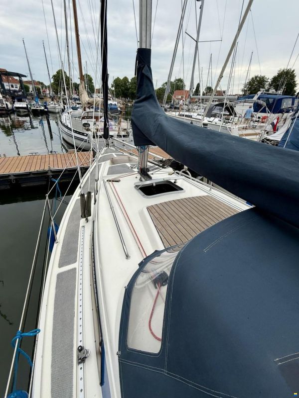 Bavaria 890