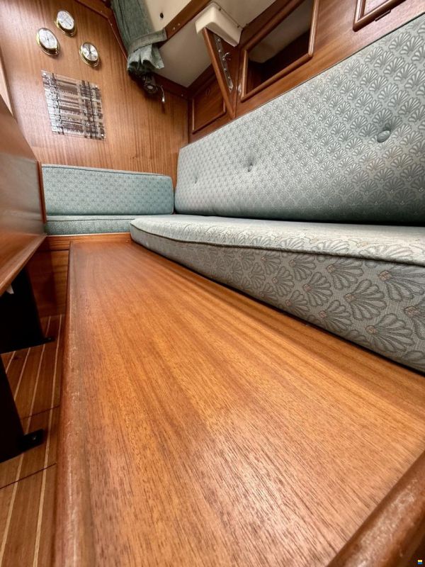 Bavaria 890