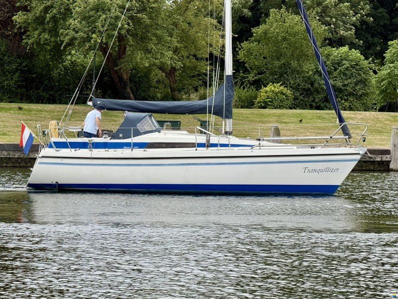 Bavaria 890