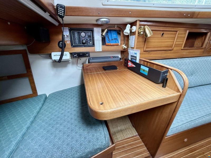 Bavaria 890