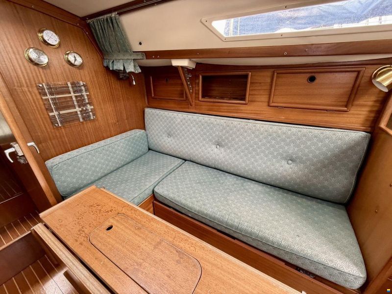 Bavaria 890