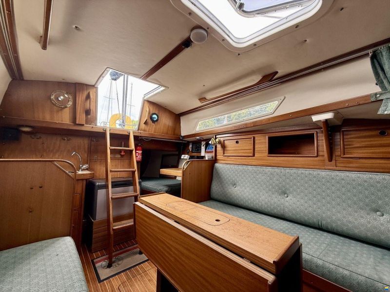 Bavaria 890