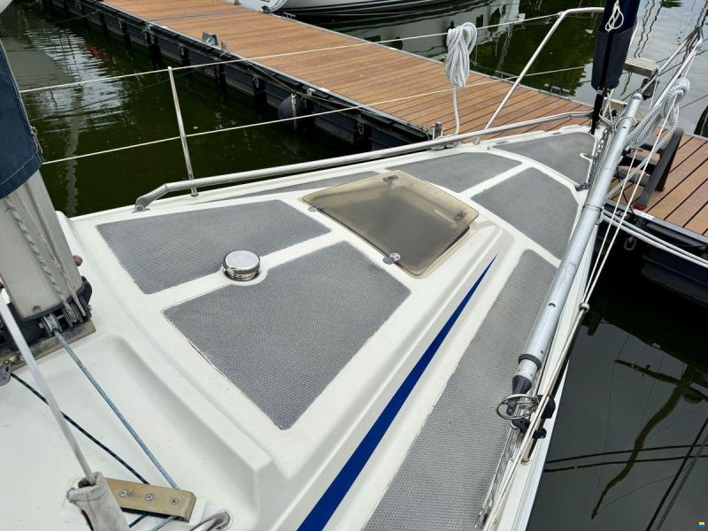 Bavaria 890