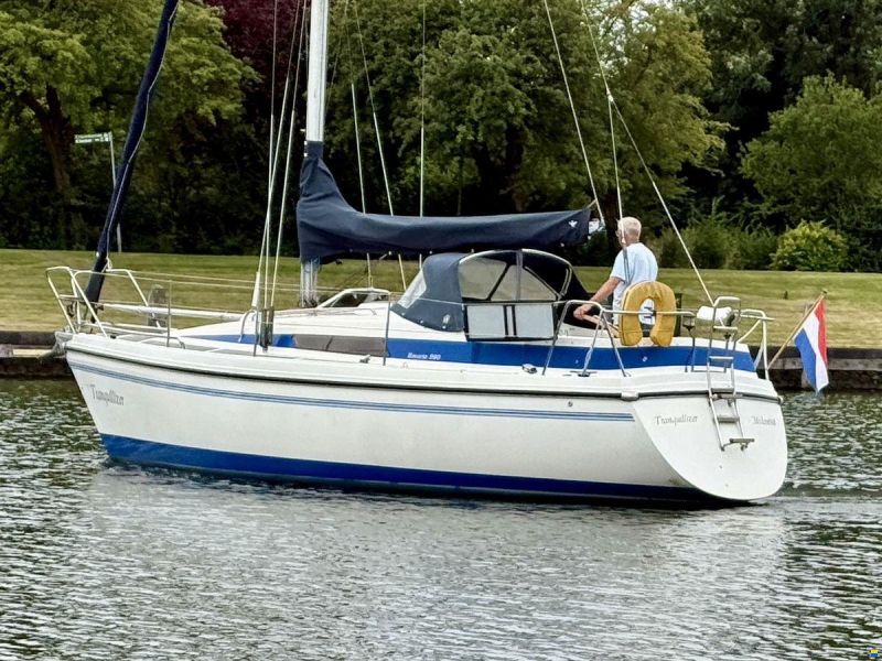 Bavaria 890