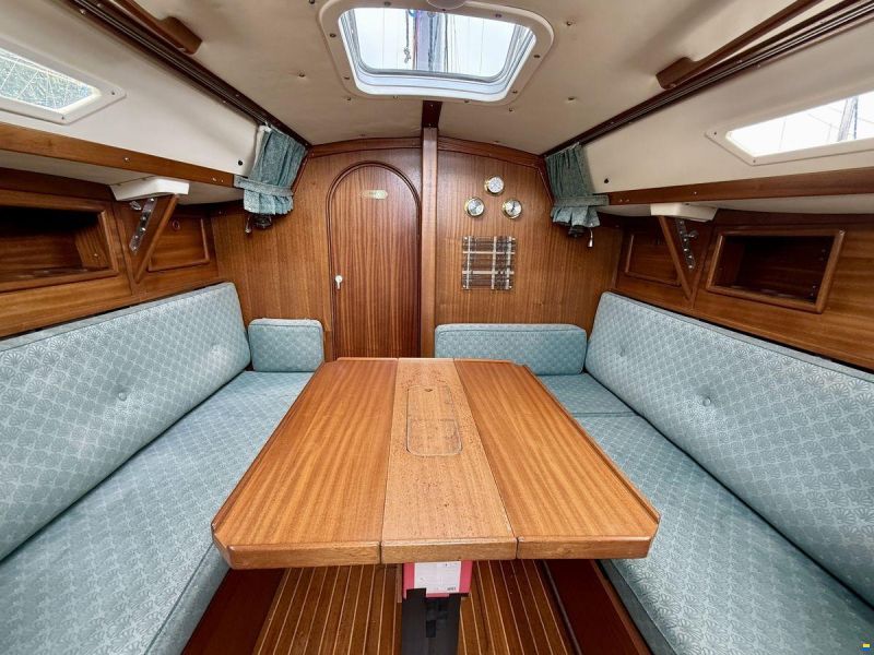 Bavaria 890