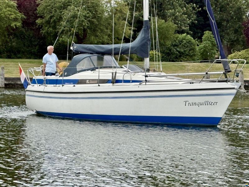 Bavaria 890