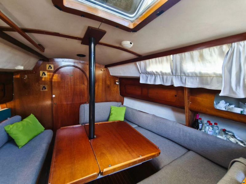 Bavaria 890