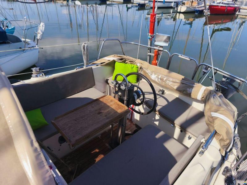 Bavaria 890