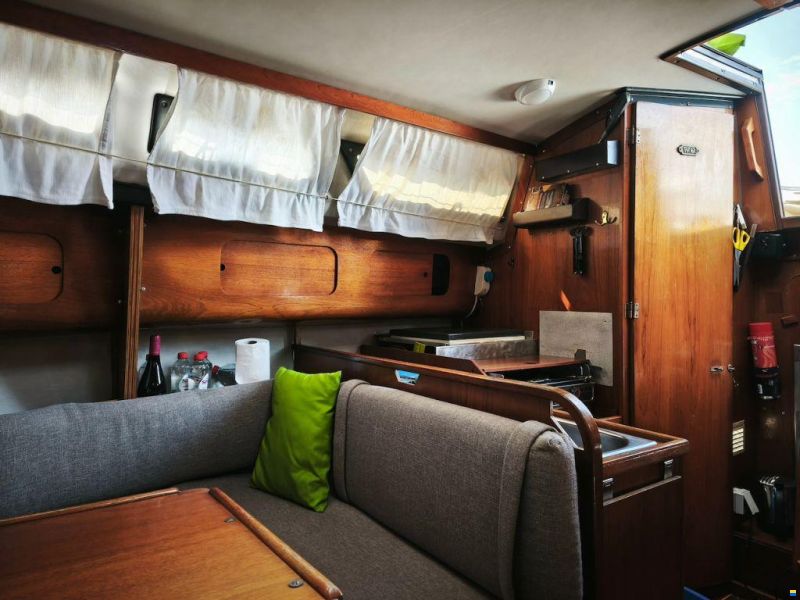 Bavaria 890