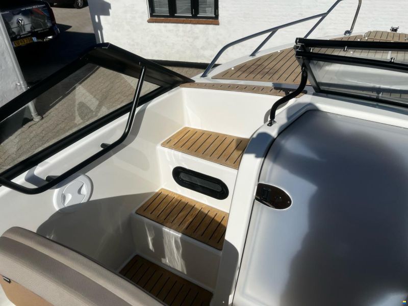 Quicksilver 675 Cruiser, Mercury F175 V6 DTS