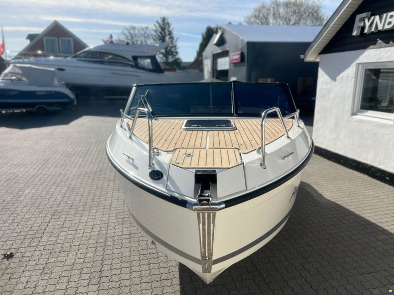 Quicksilver 675 Cruiser, Mercury F175 V6 DTS