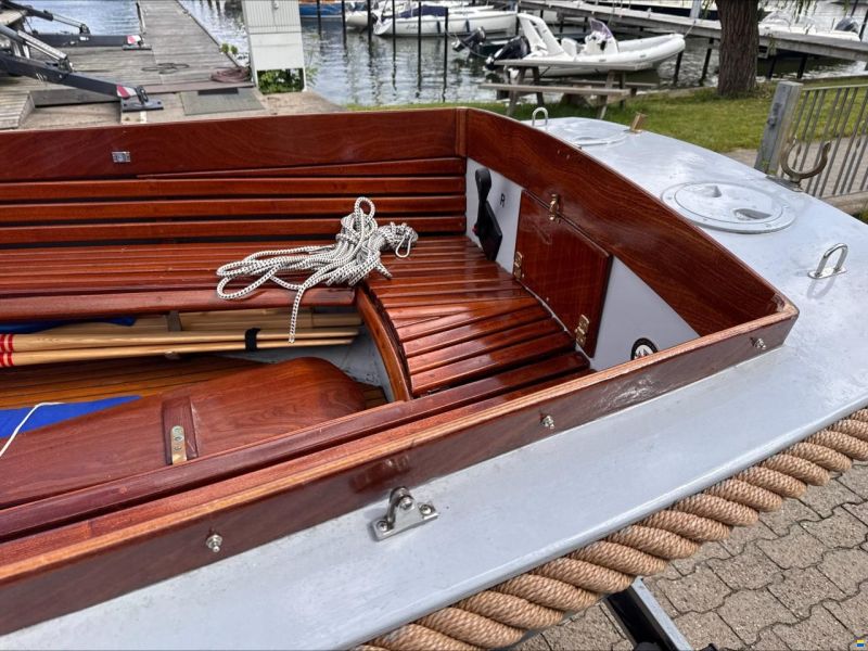 Tuckerboot