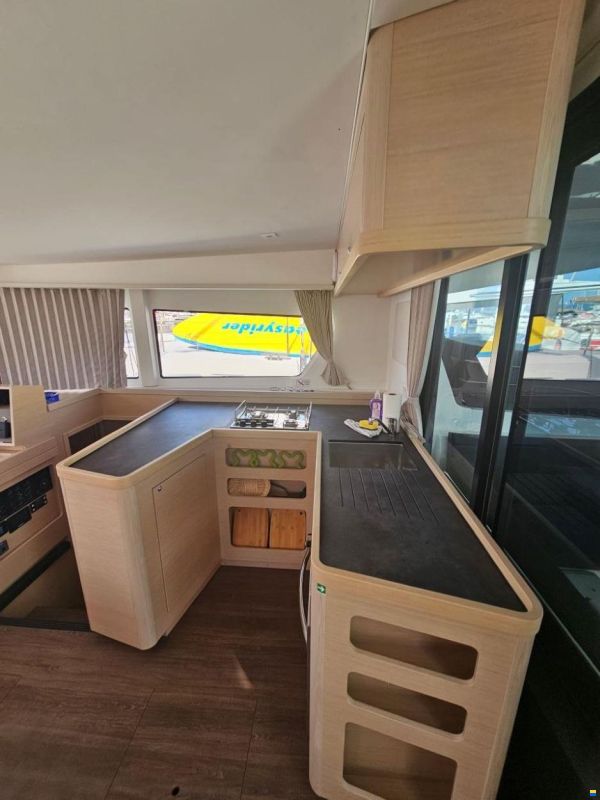 Lagoon 42