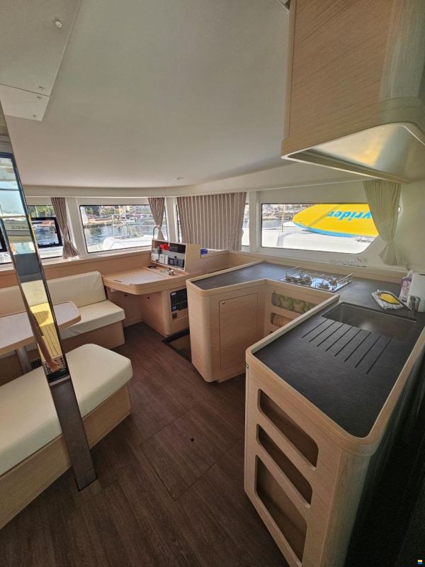 Lagoon 42