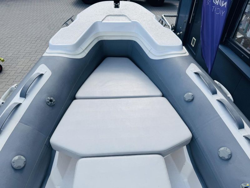 Liya 520 Rib Center Console