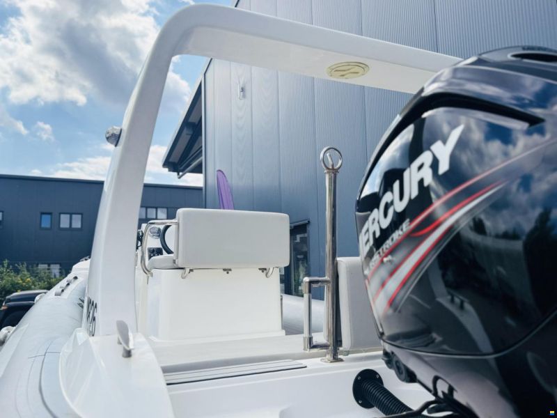 Liya 520 Rib Center Console