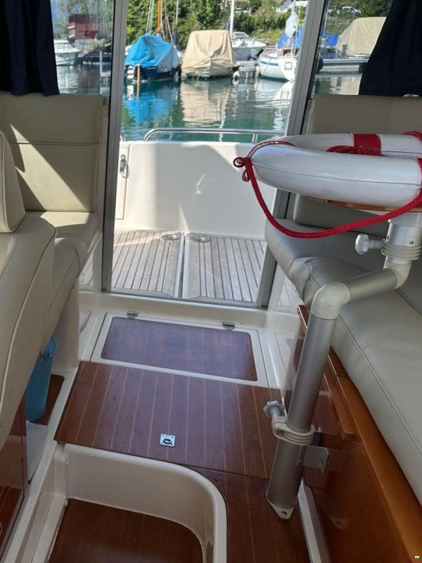 Aquador 25 Cabin