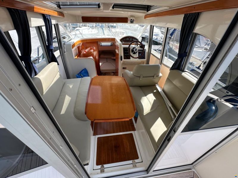 Aquador 25 Cabin