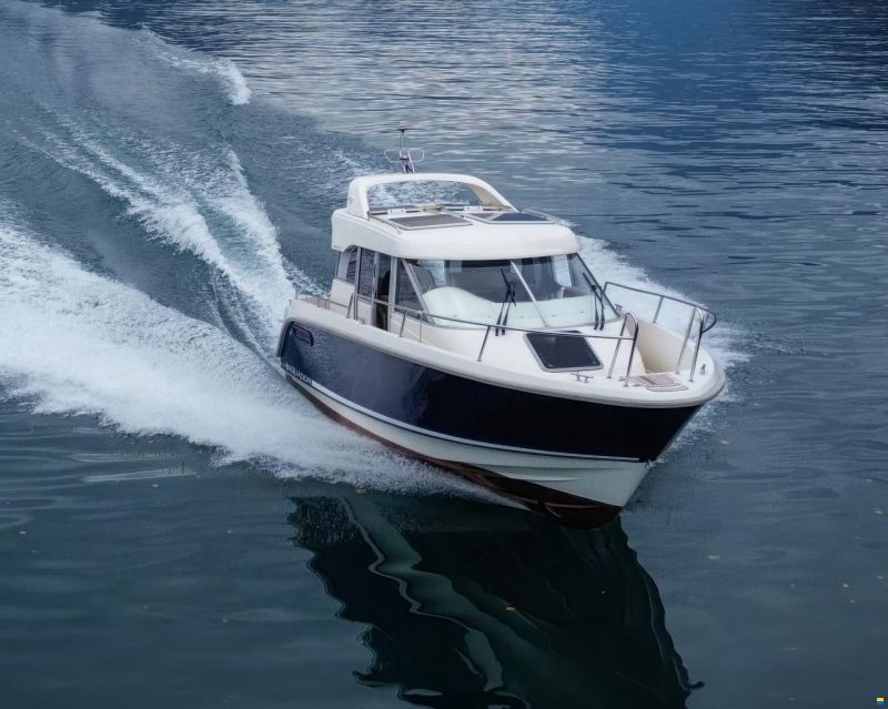 Aquador 25 Cabin