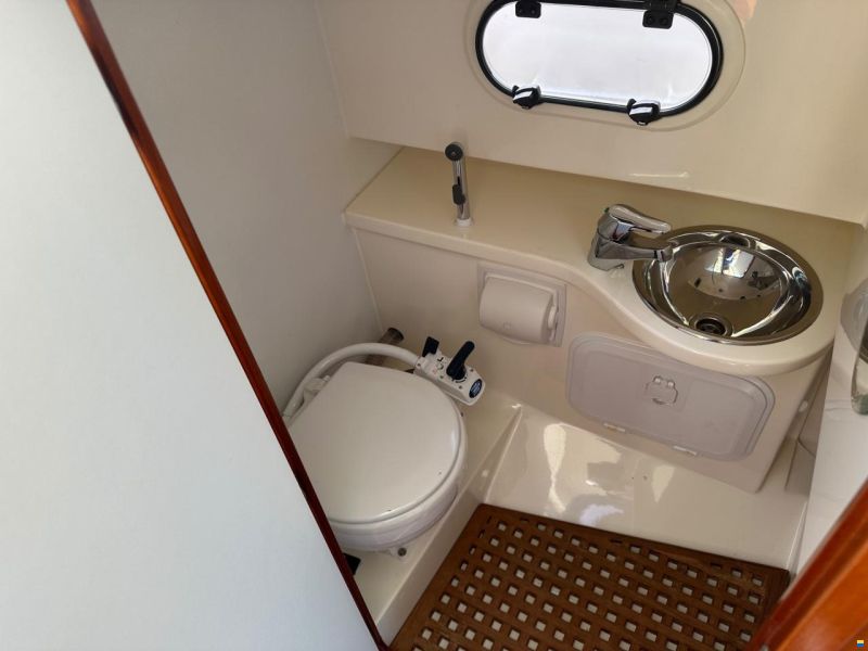 Aquador 25 Cabin