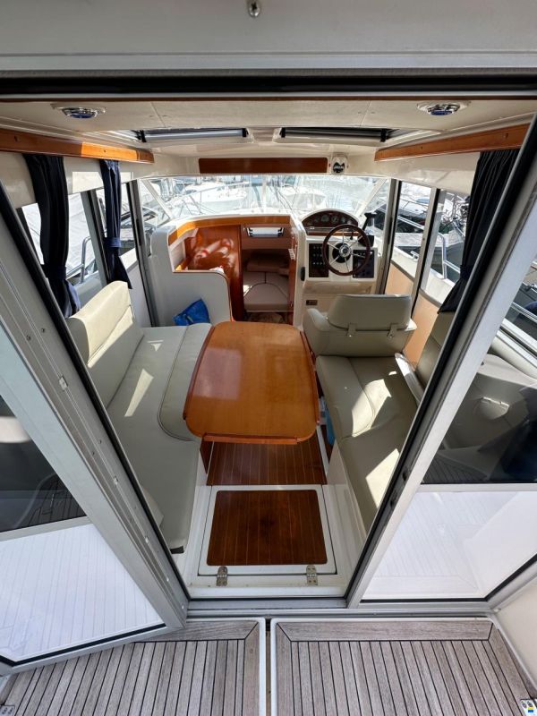 Aquador 25 Cabin
