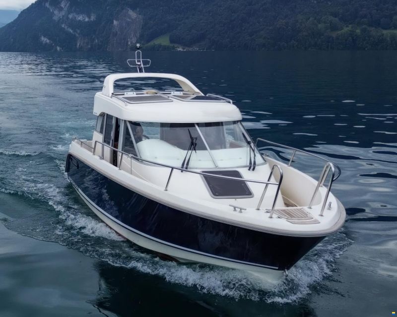 Aquador 25 Cabin