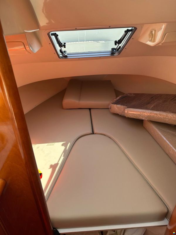 Aquador 25 Cabin