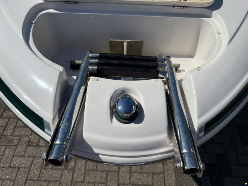 Four Winns Horizon 210
