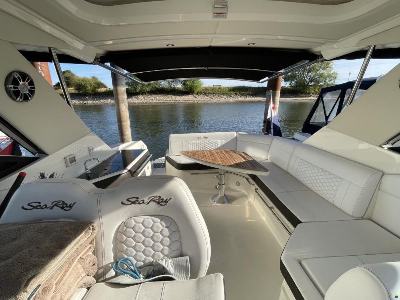 Sea Ray 320 Sundancer