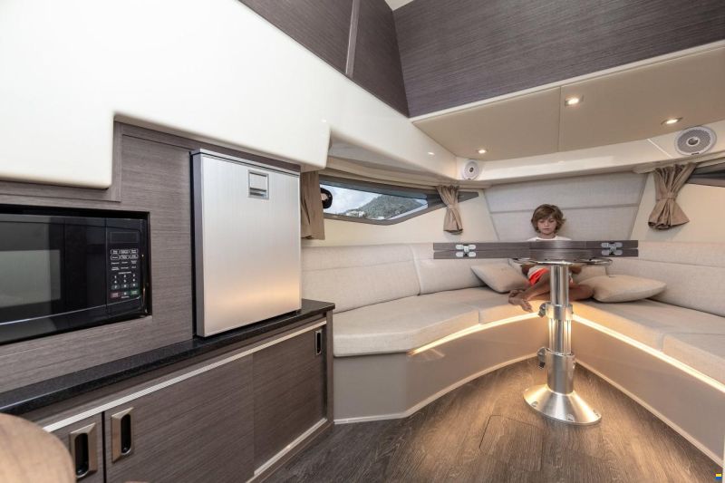 Sea Ray 320 Sundancer
