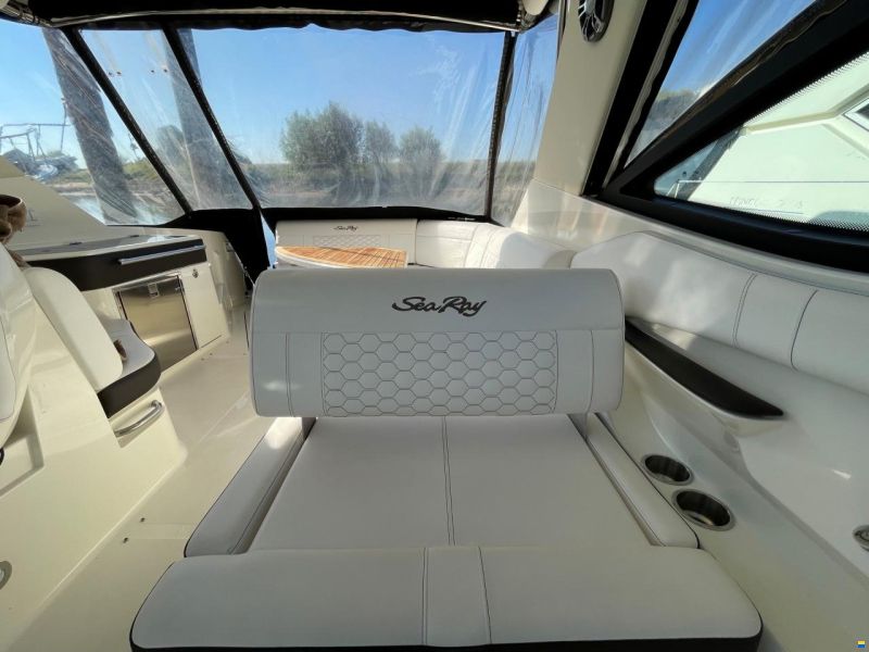 Sea Ray 320 Sundancer