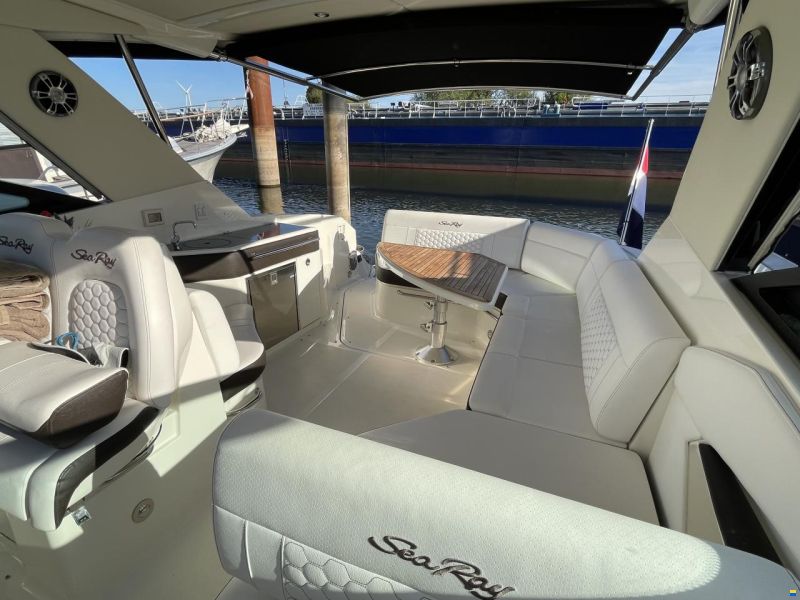 Sea Ray 320 Sundancer