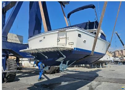 Bertram Yacht 28 flybridge